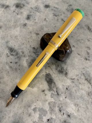 Vintage Large Flat Top Yellow Green Fountain Pen