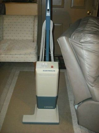 Vintage Electrolux 1572f Genesis Carpet & Hard Floor Upright Vacuum Cleaner