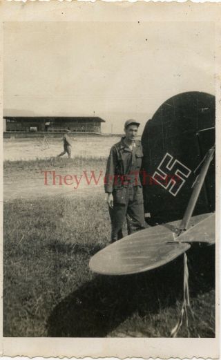 Wwii Photo - Us Gi Posed W/ Captured German Bomber Plane Tail