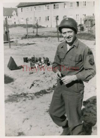 Wwii Photo - 2nd Armored Division - Us Gi W/ Patch & Helmet Decal - Germany