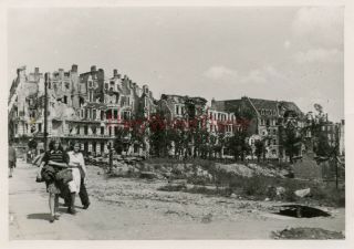 Wwii Photo - 2nd Armored Division - Us Gi View Of Bombed Berlin - Germany 5