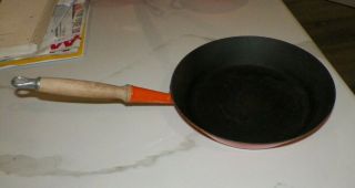 Le Creuset Orange Red Flame 28 Skillet With Wooden Handle 11 1/4 "