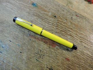Old Vintage 70s Yellow Black Trim Parker Big Red Rollerball Pen Usa Wow