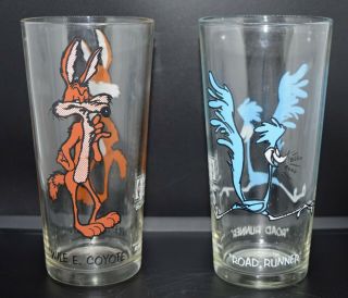 Pair Looney Tunes Wile E.  Coyote Glass And Road Runner Glass Pepsi 6 1/4 "
