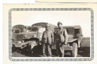 Ww2 Photo - 2 Us Soldiers Standing By Trucks & Weapons Carrier