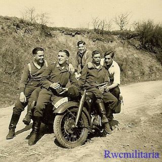 Jovial Group Luftwaffe Soldiers Posed On Road W/ Bmw Motorcycle (wl - 27450) ; 1940