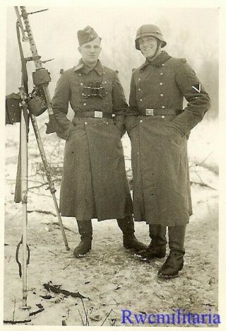 TERRIFIC Bundled Wehrmacht Soldiers w/ MG - 34 AA Machine Gun set Up in Winter 2