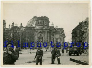 Wwii Us Photo - Street View From British Troops Of Reichstag Dome Berlin Germany