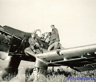 Best Wehrmacht Troops W/ Luftwaffe Ju - 87 Stuka Bomber In Field