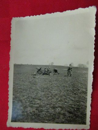 Wwii German Photo Combat Soldiers With 7.  5 L13 Cm In Field