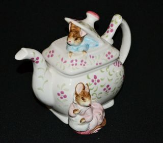 Beatrix Potter The Taylor Of Glouscester Musical Teapot Vintage 1990