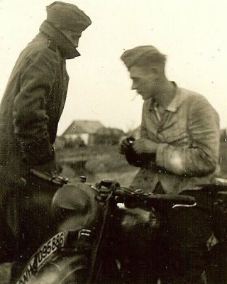 Ostfront Wehrmacht Soldiers In Russian Field W/ Motorcycle (wh - 1095886)