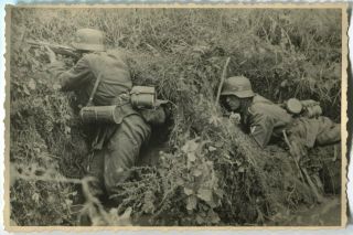 German Wwii Archive Photo: Wehrmacht Soldiers In Combat Action