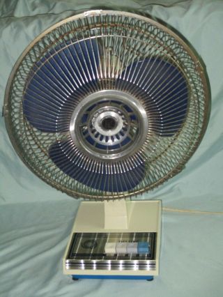 Vintage Eastern Electric 12 " Oscillating Desk Table Fan Blue Blades 3 Speed