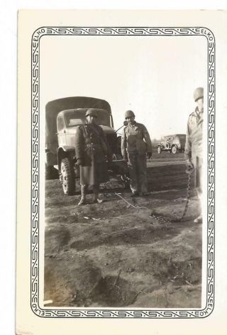Ww2 Photo - 3 Us Soldiers With Tow Chain & Truck