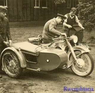 Best Luftwaffe Soldiers Looking Over Bmw Motorcycle (wl - 440010) By Barracks
