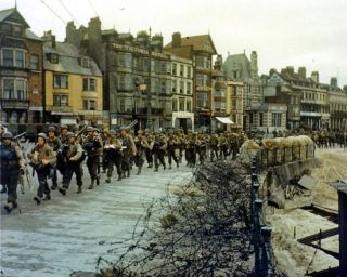 Us Soldiers Marching Just Before D - Day June 1944 8x10 World War Ii Ww2 Photo 675