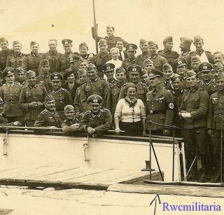 Port.  Photo: Best German Partei Officer W/ Wehrmacht Troops In Overloaded Boat