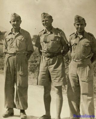 Port.  Photo: SÜdfront Trio Luftwaffe Soldiers W/ Tropical Kit On Road 1943