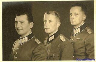 Port.  Photo: Studio Close Up Pic Trio Wehrmacht Ranking Officers Posed