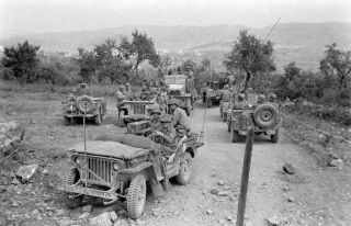 Ww2 Photo Wwii Us Army 10th Mountain Divison Jeeps And Trucks Italy 1944 / 1391