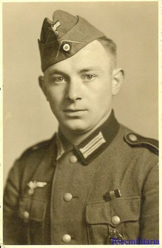 Port.  Photo: Awesome Studio Pic Wehrmacht Soldier W/ Panzer Tank Assault Badge