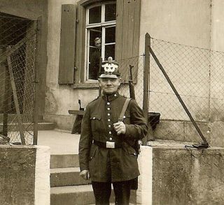 Best German Schtuzpolizei Officer W/ Shako Helmet & Rifle Guarding Barracks