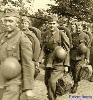 Port.  Photo: War Ready Wehrmacht Troops W/ Field Packs & Luggage On Move (2)
