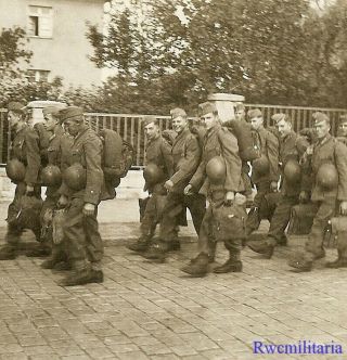 Port.  Photo: War Ready Wehrmacht Troops W/ Field Packs & Luggage On Move (1)