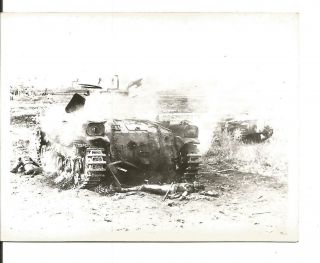 Ww2 Photo - Destroyed Japanese Tank With Bodies
