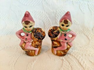 Vintage Ceramic Pink Elves Sitting On A Stump Salt And Pepper Shakers 882a