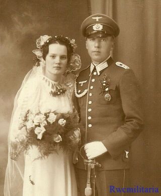 Port.  Photo: Loving Studio Pic Wehrmacht Feldwebel W/ Drl Badge,  Sword & Bride