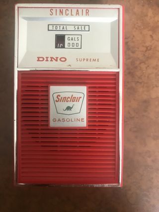 Dino Sinclair Gasoline Oil Advertising Gas Pump Model 1623 Six Transistor Radio