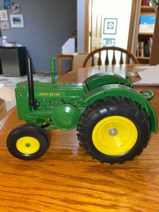 John Deere Model D Toy Tractor Ertl Diecast Out Of Box 8x5x5