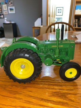 John Deere Model D Toy Tractor Ertl Diecast Out of Box 8x5x5 3