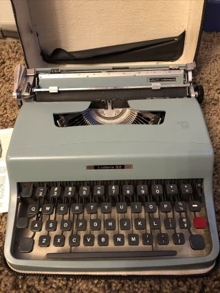 Vintage 1960’s Olivetti Underwood Lettera 32 Typewriter W/case