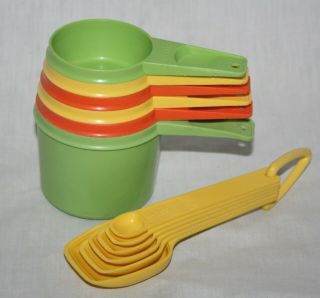 Vintage Tupperware Orange Yellow Green Measuring Set 6 Cups & 6 Spoons