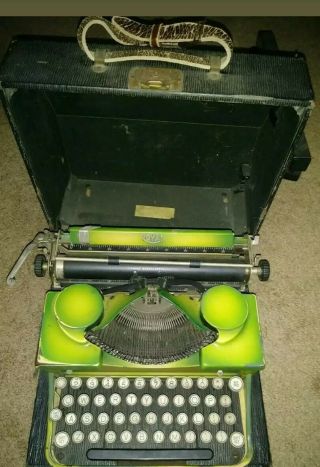 Vintage Royal Portable Model P Typewriter Green W/case
