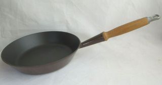 Vintage Le Creuset Cast Iron Fry Pan Skillet 24 France Brown Wooden Handle 9.  5 "