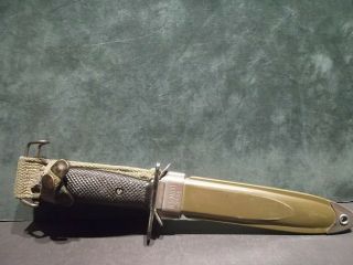 Vintage Military Knife Boc Us M7 W/scabbard U.  S.  M8a1 V.  P.  Co.  Cracked Handle End