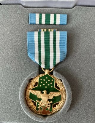 Joint Service Commendation Medal Set In Presentation Case