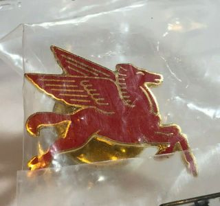Vintage Mobil Oil Gas Flying Pegasus Hat Lapel Pin Enamel Red Horse Taiwan