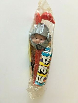 Vintage Pez No Feet Red Plume Knight 1970 
