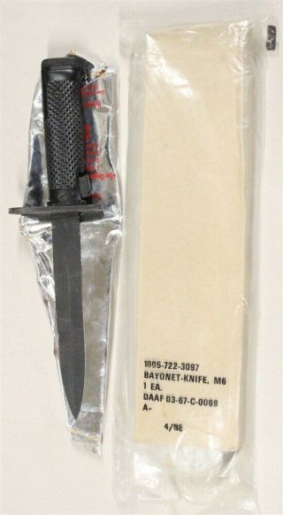 032 - Vietnam Era M6 Bayonet - Knife,  In 1968 Dated Packaging