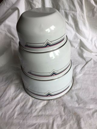 Vintage Set Of 3 Enamel Mixing Bowls Nesting Bowls 5.  75”,  7”,  7.  75” Deco Pattern