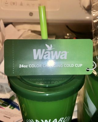 LIMITED EDITION WAWA 24 OZ.  COLOR CHANGING CUP LIME GREEN RARE HARD TO FIND 2
