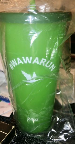 LIMITED EDITION WAWA 24 OZ.  COLOR CHANGING CUP LIME GREEN RARE HARD TO FIND 3