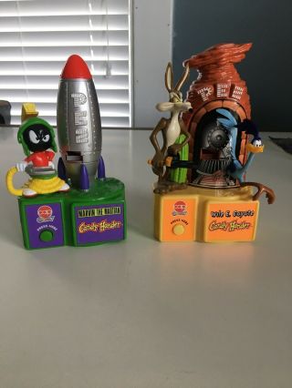 1998 Marvin The Martian & Wile E Coyote Pez Dispenser Candy Handers