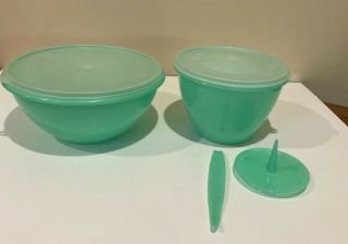 2 Tupperware Bowls 237 Wonderier And 679 Crisp It Lettuce Keeper Bowl Vintage