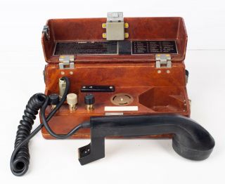 Vintage TAP 77 Telephone Military Field Phone with Bakalite Made is Bulgaria 2